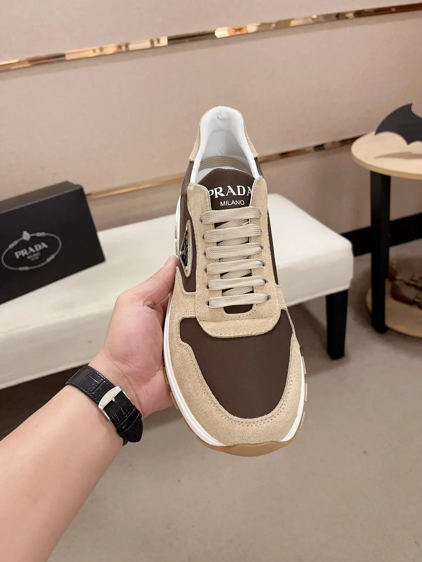 Men's shoes💰 540💰 ✔️✔️✔️Higher version High-quality new PRADA (Prada) counters are launched simultaneously. The new men's shoes and 😘fabric are made of selected first-layer cowhide ➕ breathable fabric technology. Lining: Full cowhide lining. 👍🏿 High-end ☄️ air-cushion molded anti-slip rubber outsole, exquisite lines, simple and elegant, comfortable and high-end for leisure travel. Code number: 38 to 44 (45 can be customized)